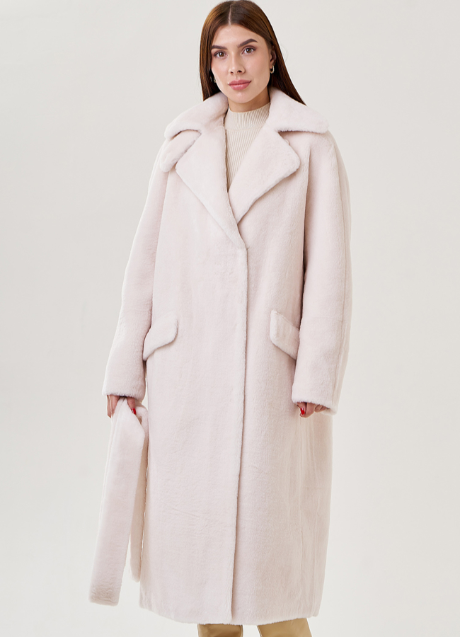 Длинное белое пальто из эко меха модель № 79325 универмаг малина