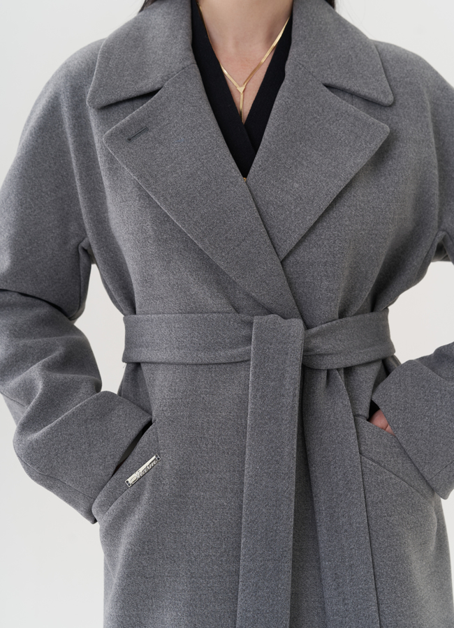 Пальто серого цвета с английским воротником модель № 26723 универмаг малина