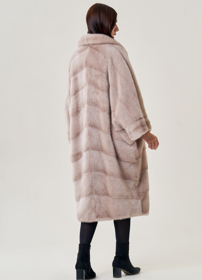 Светлая норковая шуба оверсайз с английским воротником модель № 23108 в кредит