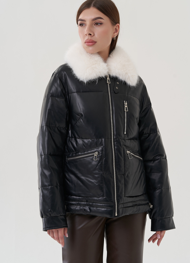 фото Куртка черного цвета с воротником из эко меха модель № 24867