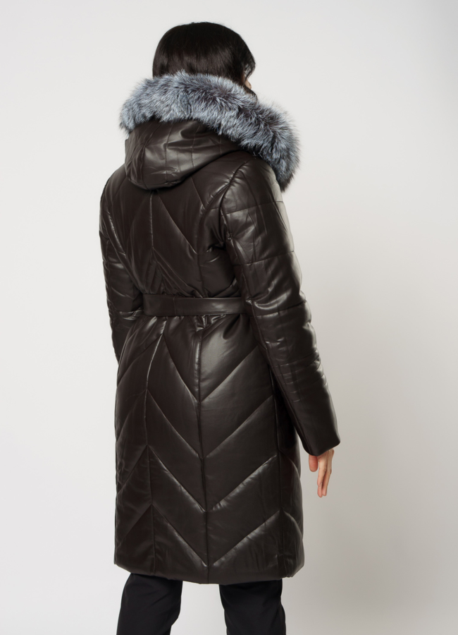 фото Пуховик из эко кожи с капюшоном на молнии модель № 18260