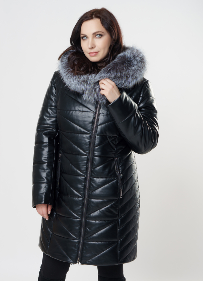 Пуховик из эко кожи черного цвета с чернобуркой модель № 82055 в кредит