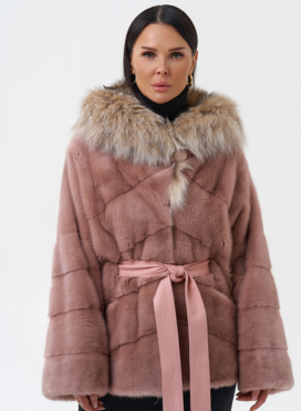 Короткая шуба из норки с капюшоном из рыси