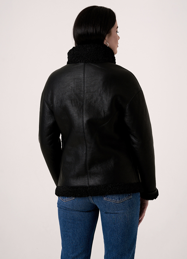 Черная дубленка с отделкой из искусственного меха  модель № 2063 в кредит