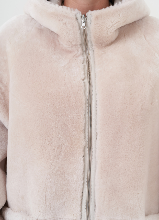 Двухсторонняя женская дубленка с капюшоном модель № 82467 универмаг малина