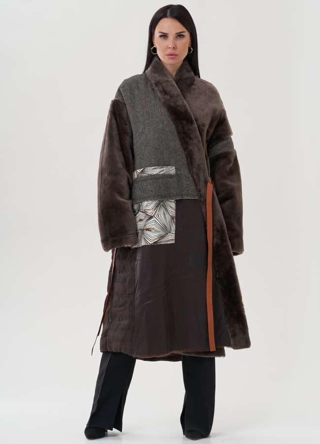 Утепленное пальто коричневого цвета модель № 25489 меха малина