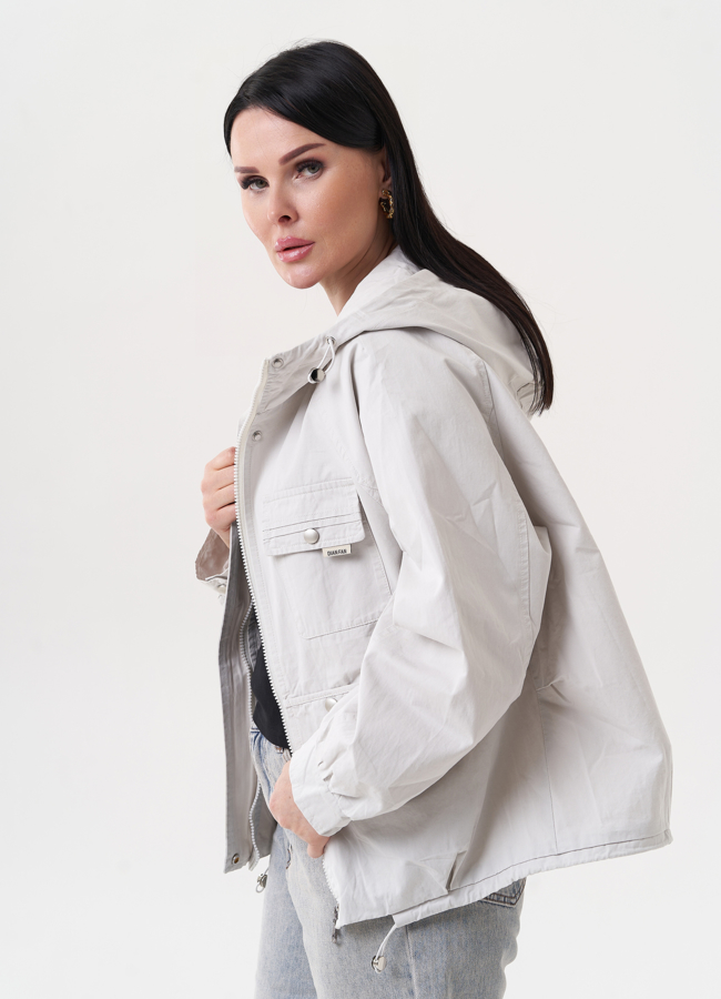 фото Светлая ветровка с капюшоном модель № 27260