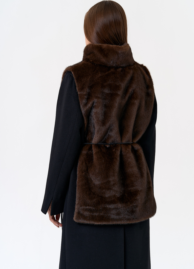 фото Женская манишка из эко меха в коричневом цвете модель № 31270