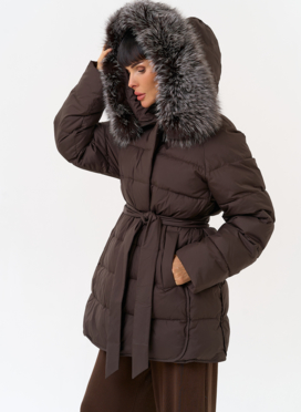 Женский пуховик с капюшоном из меха чернобурки