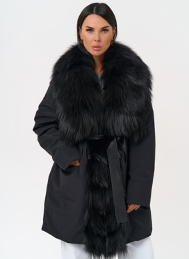 Женское зимнее полупальто черного цвета с мехом лисы