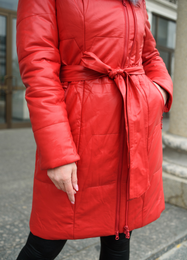Пуховик из эко кожи красного цвета модель № 76399 универмаг малина