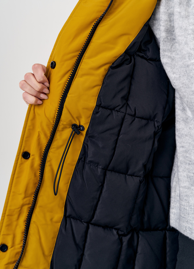 Женская парка горчичного цвета модель № 21240 в рассрочку