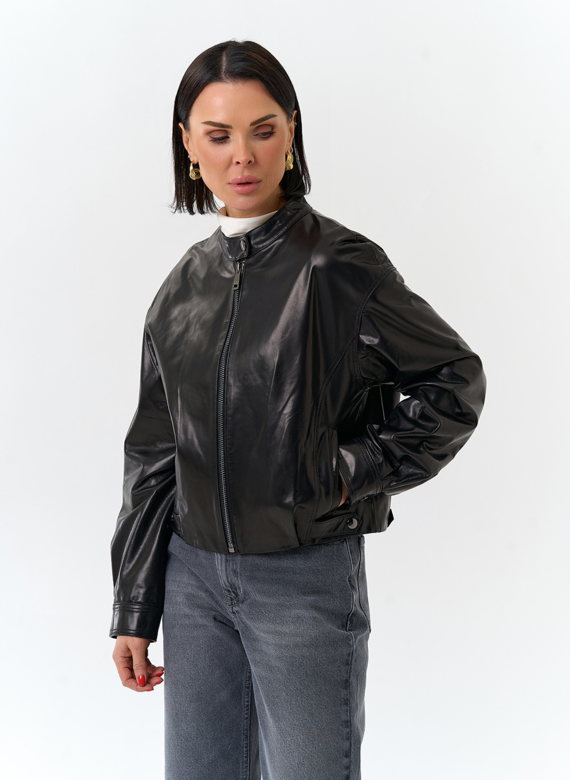 Женская короткая куртка из натуральной кожи 