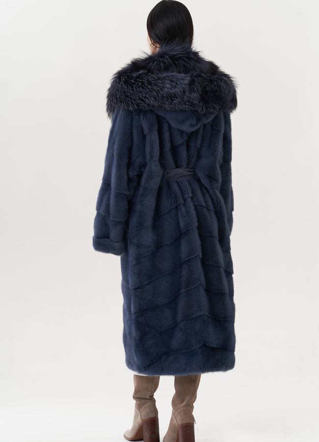 Шуба из норки голубого цвета с капюшоном модель № 26753 универмаг малина