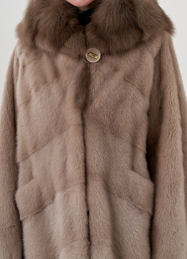 Шуба норковая с капюшоном из куницы модель № 78768 универмаг малина