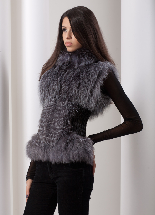 Меховая жилетка модель № M-45 меха малина