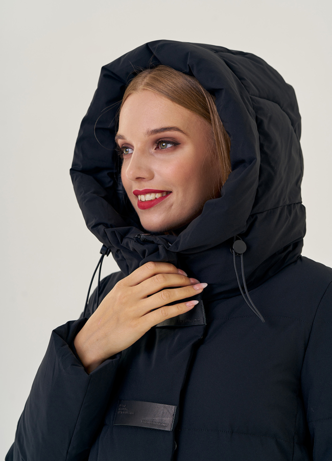 Пуховик женский черного цвета  модель № 23171 универмаг малина