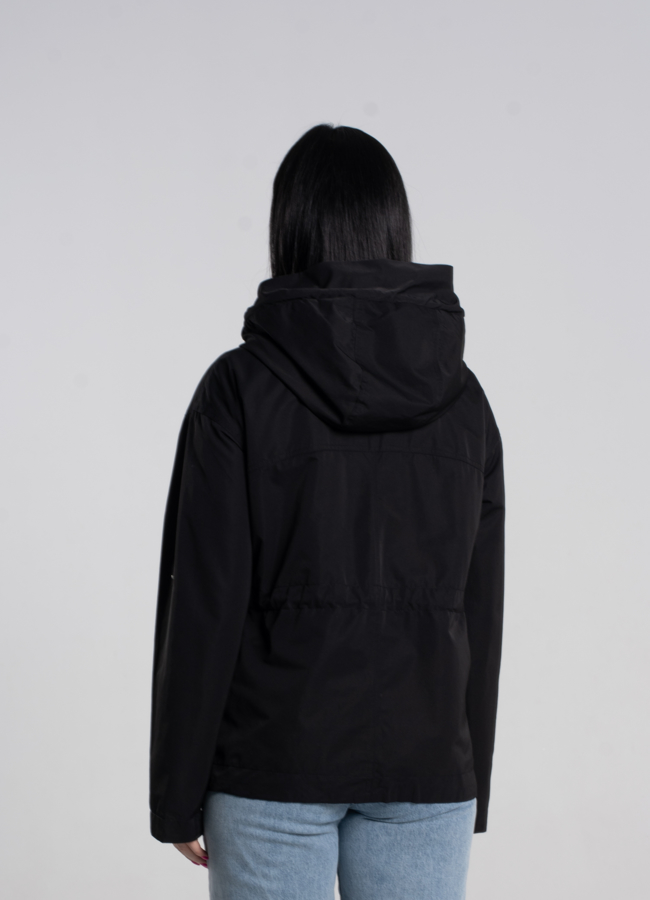 Ветровка женская черного цвета с капюшоном  модель № 21232 универмаг малина