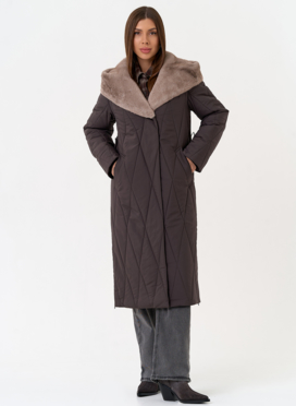 Женское пальто с капюшоном из эко меха
