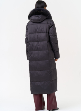 Женский пуховик с капюшоном из меха чернобурки