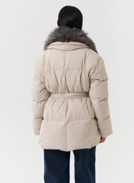 Женский пуховик с мехом чернобурки