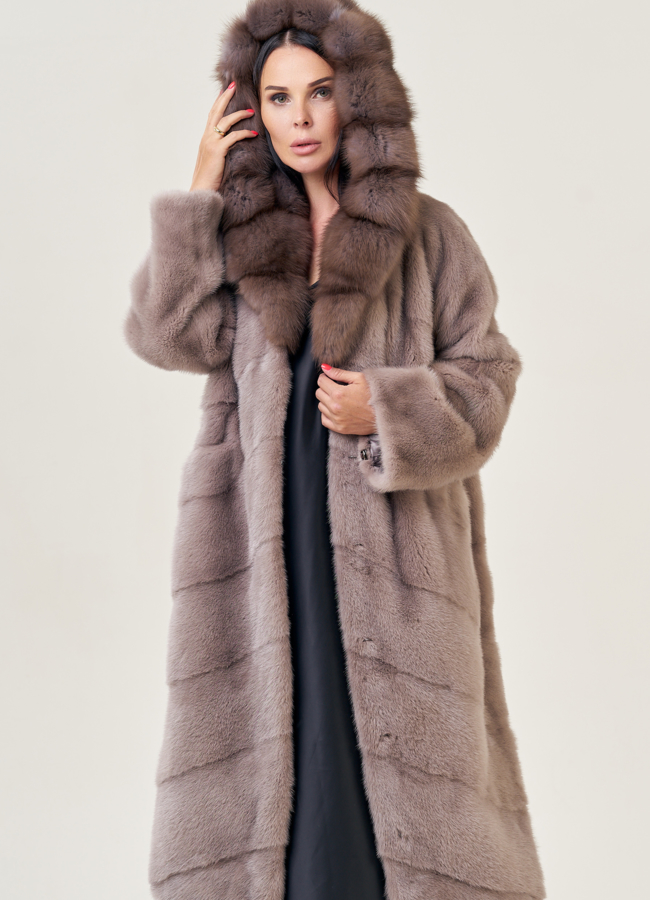 Удлиненная норковая шуба с капюшоном и отделкой из куницы модель № 23098 универмаг малина