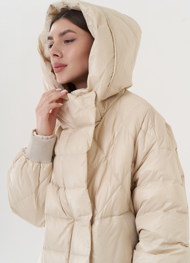 Женский пуховик оверсайз с капюшоном  модель № 25954 универмаг малина