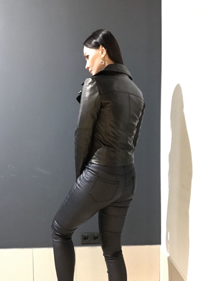 фото Куртка кожаная черного цвета модель № 87077