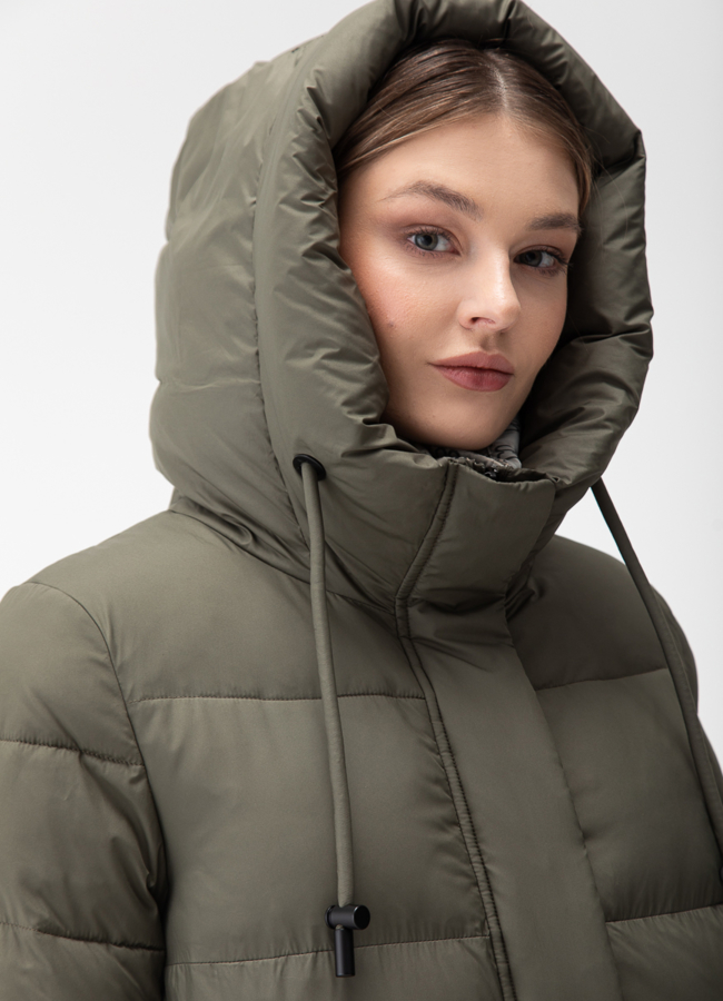 Женский пуховик с капюшоном  модель № 28407 универмаг малина