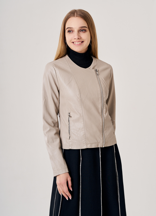 Куртка из эко кожи бежевого цвета модель № 20508 меха малина