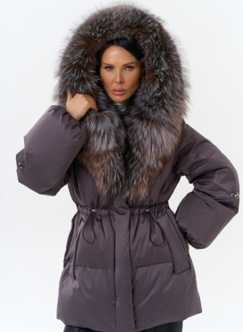 Женский пуховик с капюшоном из меха блюфрост