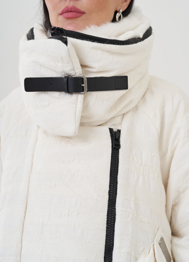 Женская куртка белого цвета модель № 24934 универмаг малина