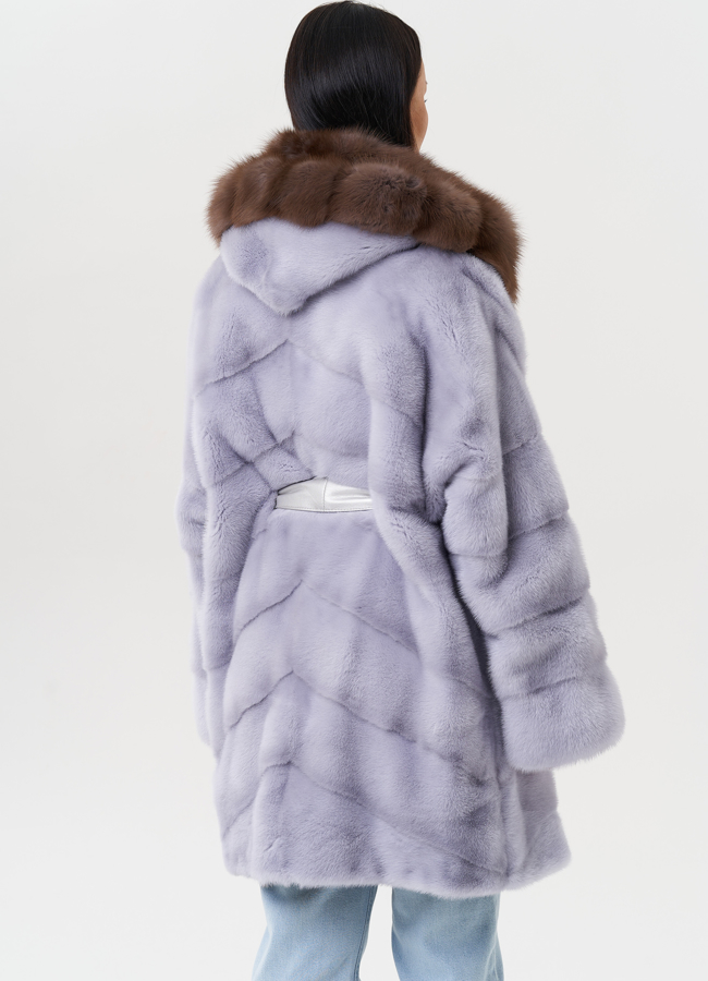 Шуба из меха норки под пояс с капюшоном из куницы модель № 27575 в кредит