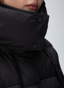 Женский пуховик с капюшоном 