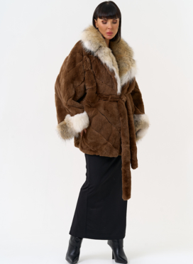 Шуба из кролика с отделкой из меха койота Шуба из кролика с отделкой из меха койота