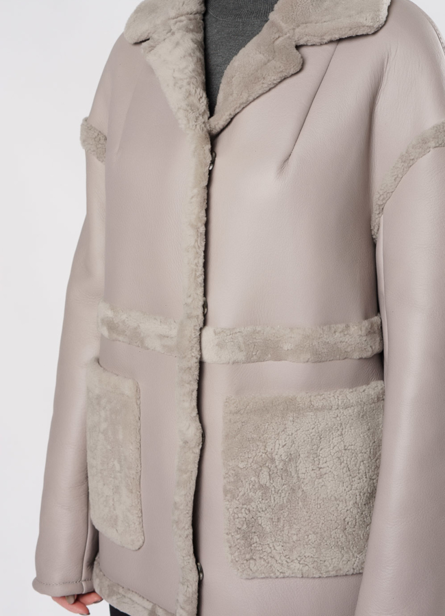 Укороченная дубленка бежевого цвета модель № 10494 универмаг малина