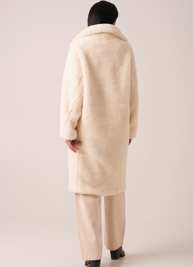 фото Пальто из эко меха с английским воротником модель № 8257