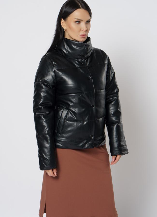 Утепленная куртка из эко кожи в черном цвете модель № 21715 в кредит
