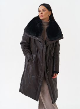 Женский кожаный пуховик с отделкой из натурального меха