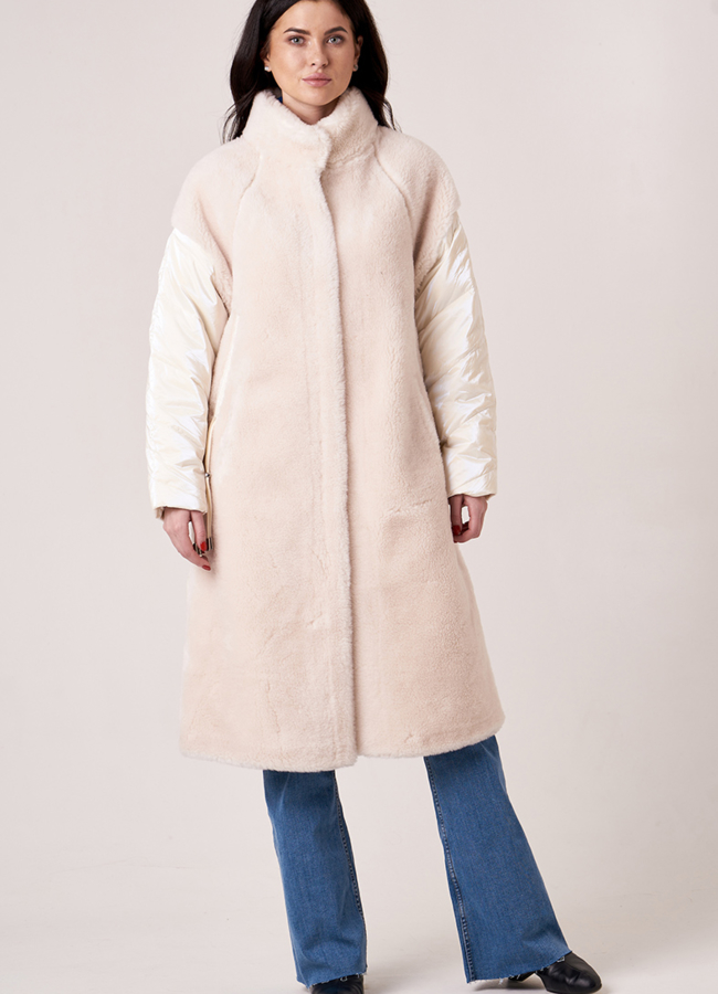 Белый пуховик с шерстью модель № 2112 меха малина