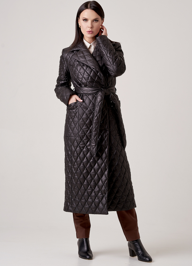 Женское утепленное пальто черного цвета модель № 2698 меха малина