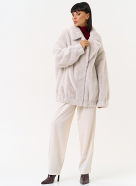 Женский бомбер из эко меха со съемными рукавами Женский бомбер из эко меха со съемными рукавами