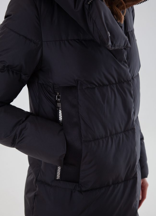 Пуховик женский черного цвета с капюшоном модель № 21093 в рассрочку