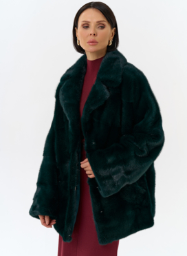 Шуба из меха норки с английским воротником в зеленом цвете