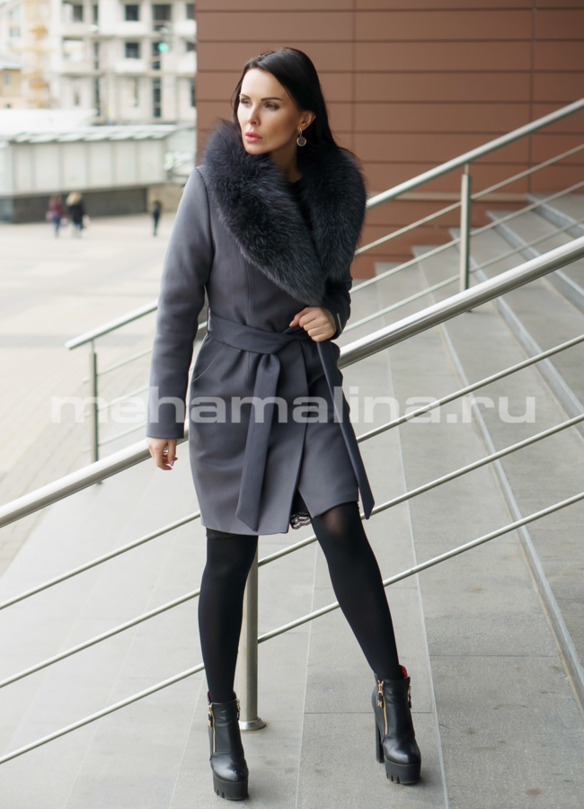 фото Зимнее утепленное пальто с английским воротником, отделка песец модель № 05