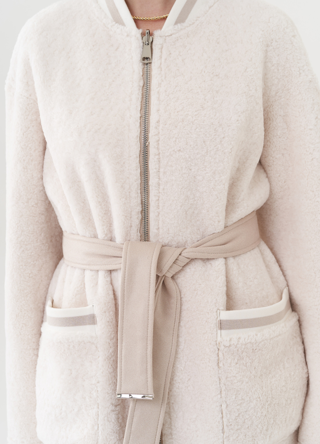 Светлая двухсторонняя эко дубленка 