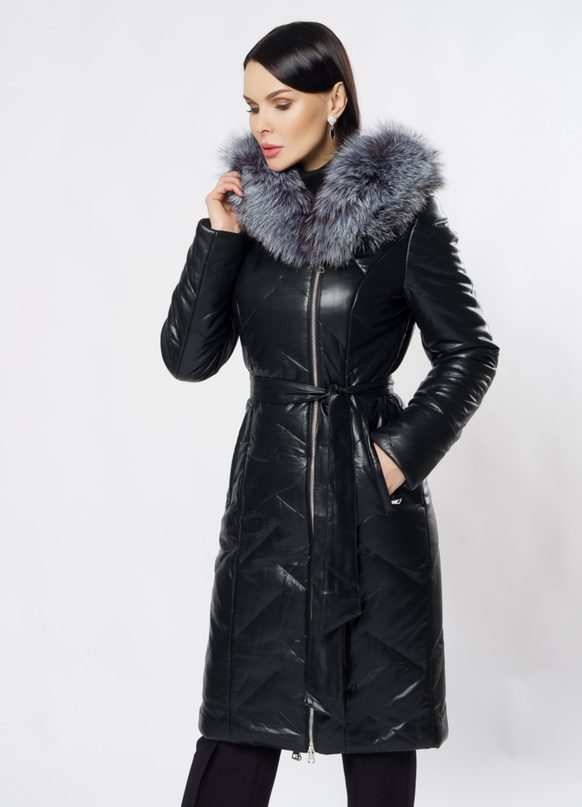 Удлиненный пуховик из эко кожи с капюшоном модель № 19346 в кредит