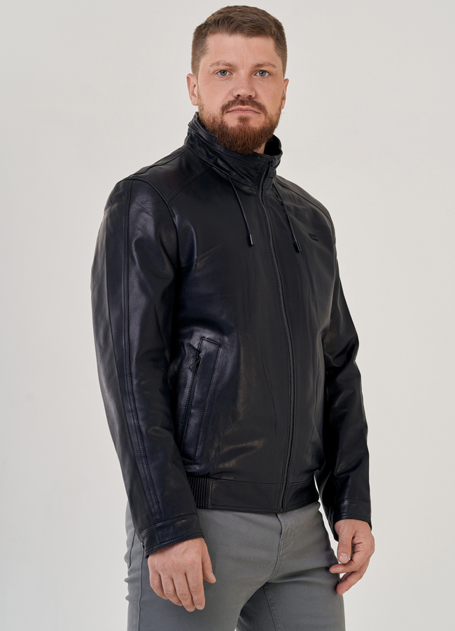 Кожаная куртка с капюшоном черного цвета  модель № 23140 универмаг малина