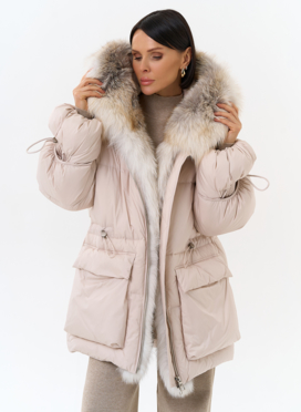 Женский пуховик с капюшоном из меха лисы
