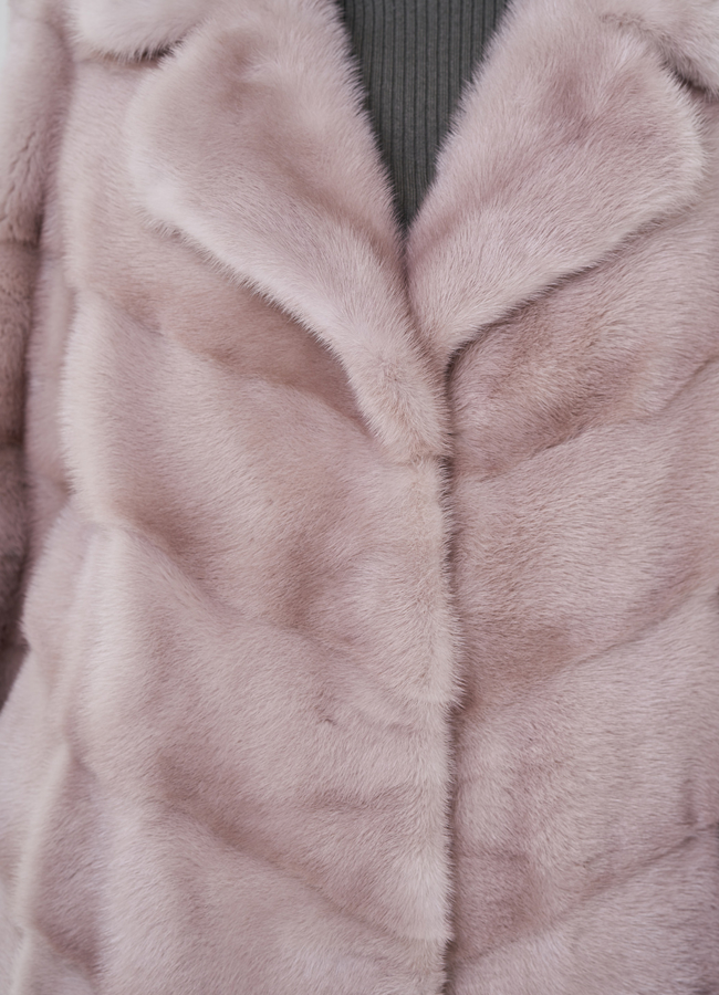 Светлая норковая шуба с английским воротником модель № 23298 в кредит